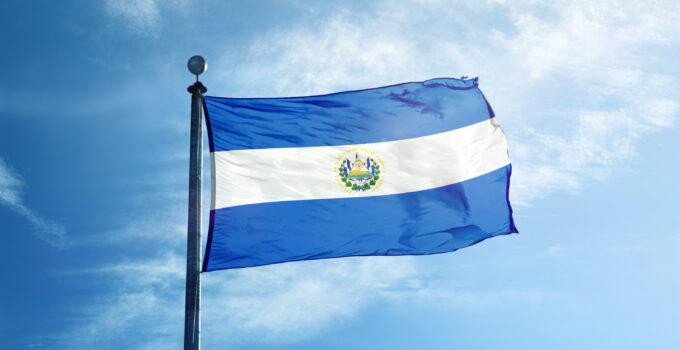 ¿Cuáles son los requisitos para volar a El Salvador?